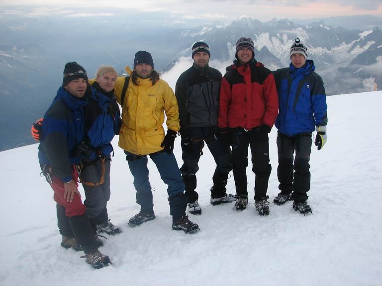 Nae ledovcov drustvo na vrcholu Mont Blancu